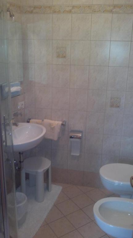Hotel B&B Gasthof Zur Linde Rio di Pusteria الغرفة الصورة